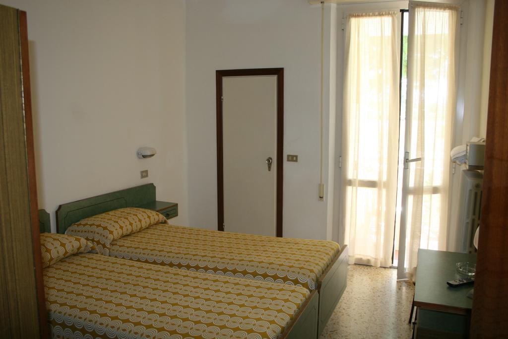 Albergo Da Siro Misano Adriatico Oda fotoğraf