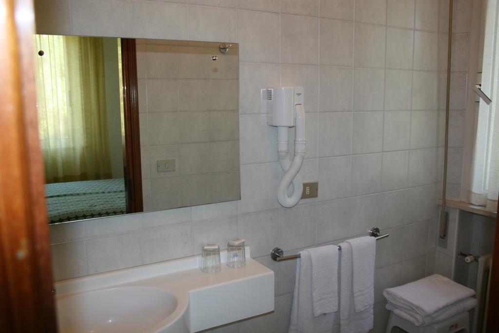 Albergo Da Siro Misano Adriatico Oda fotoğraf