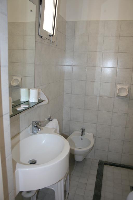 Albergo Da Siro Misano Adriatico Oda fotoğraf